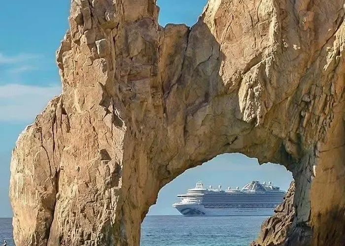 Apartment Mesmerizing Ocean & Arch Views King Beds Pool Luxury Family Friendly *