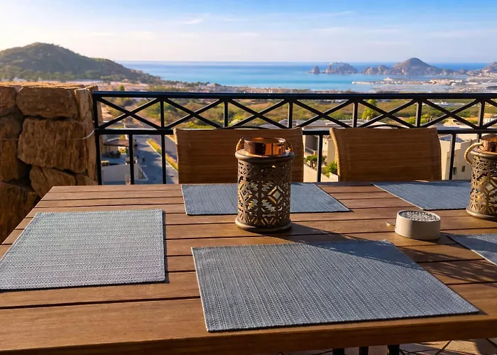 Mesmerizing Ocean & Arch Views King Beds Pool Luxury Family Friendly Apartment